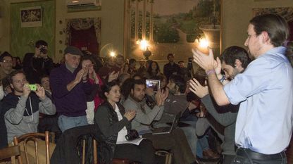 Adem&aacute;s de su acto con los emigrantes, Pablo Iglesias imparti&oacute; una charla a universitarios.