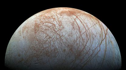 La extraña y fascinante superficie de Europa en esta recreación a partir de imágenes tomadas por la sonda «Galileo»