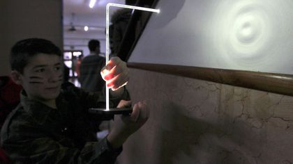 En la Feria de la Ciencia en el recibidor del Instituto Concepci&oacute;n Arenal se expusieron experiencias relacionadas con la luz, uno de los temas de los e-studios