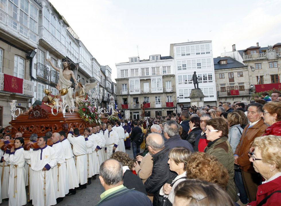 La Semana Santa de Viveiro atrae cada año a miles de visitantes.