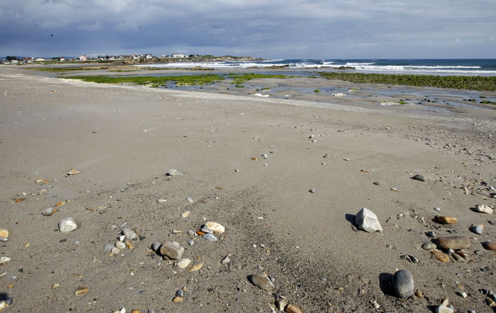 23 de junio del 2015. El mar ha introducido ingentes cantidades de arena, recuperando parte del arenal, si bien aún queda mucha playa por regenerar.
