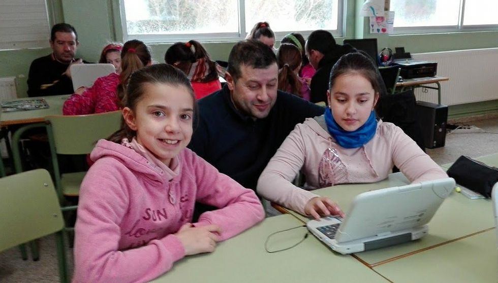 Los alumnos enseñaron a programar a sus padres en las aulas.