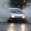 Una tromba de agua anega garajes y bajos
