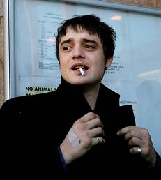 PETE DOHERTY MULTADO UNA VEZ MÁS POR POSESI�“N ILEGAL DE DROGAS