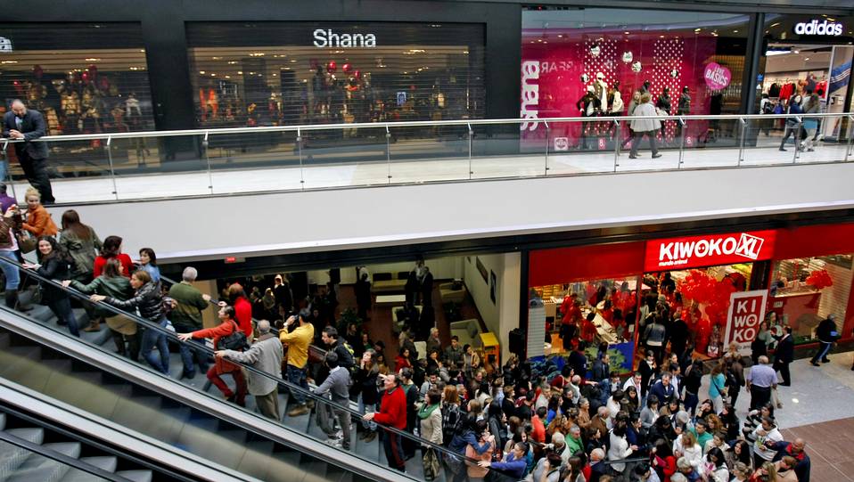 Abre al público Santiago el centro comercial As Cancelas