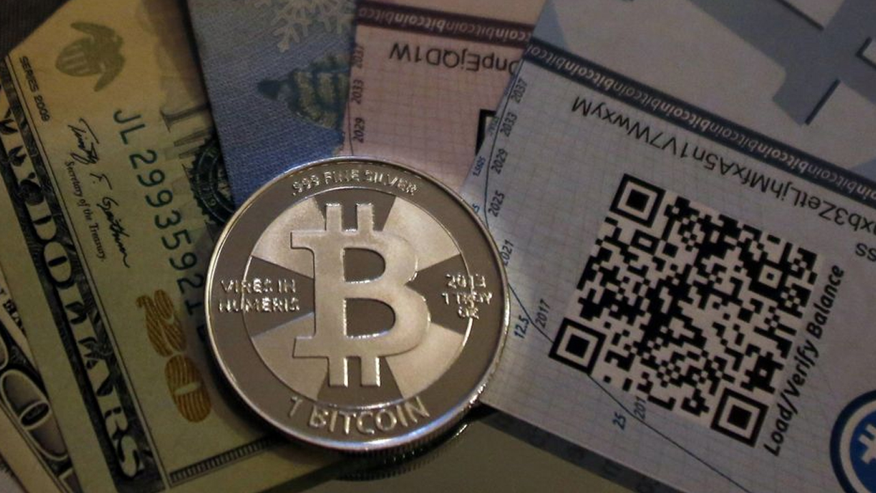 Cuatro detenidos al destapar una estafa millonaria en «bitcoins»