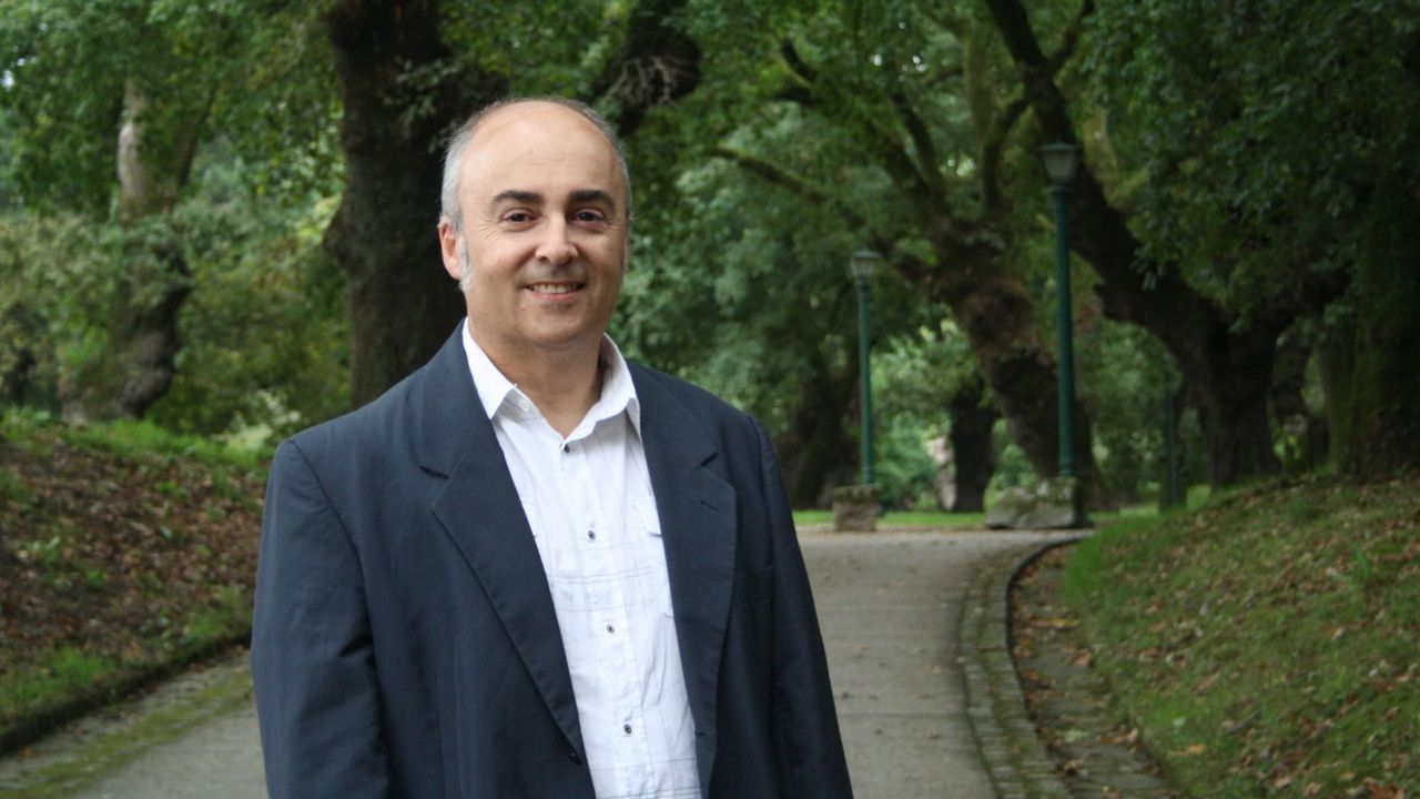 A asociación Barbantia pecha o ano co escritor Antón Riveiro Coello