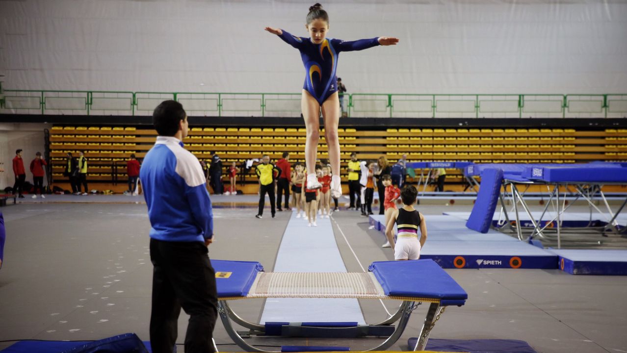 El trampolín eleva a la gimnasia ourensana