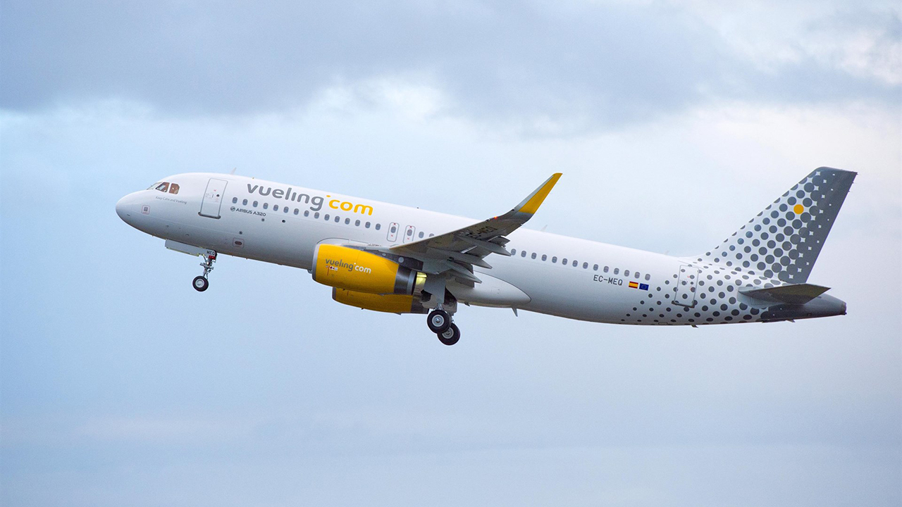 Vueling deja sin maletas ni medicación a cerca de un centenar de jubilados  gallegos en Baleares