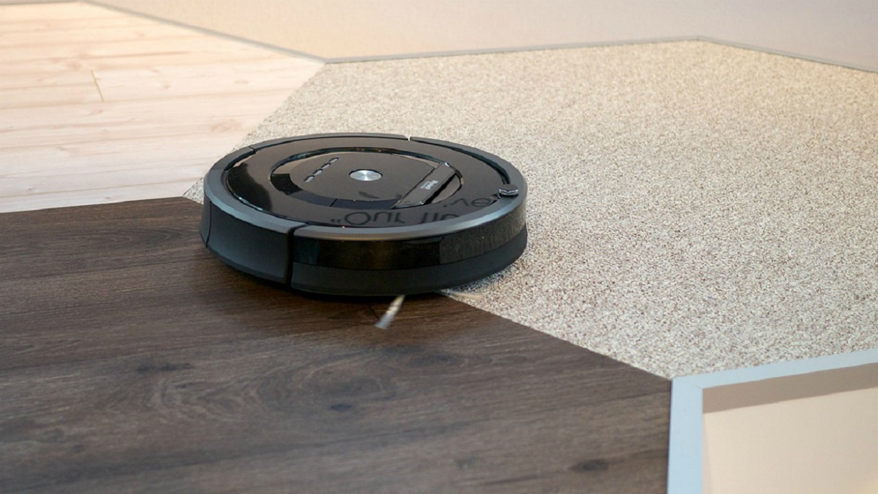 Робот пылесос с влажной уборкой с пультом. Робот пылесос Roomba 880. Робот пылесос 2022. IROBOT Roomba 800 Series models.