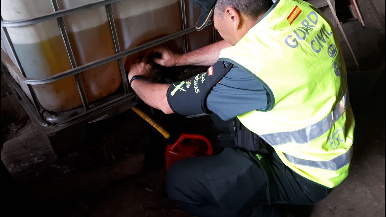 Desactivada una banda responsable del saqueo de 14.000 litros de gasoil