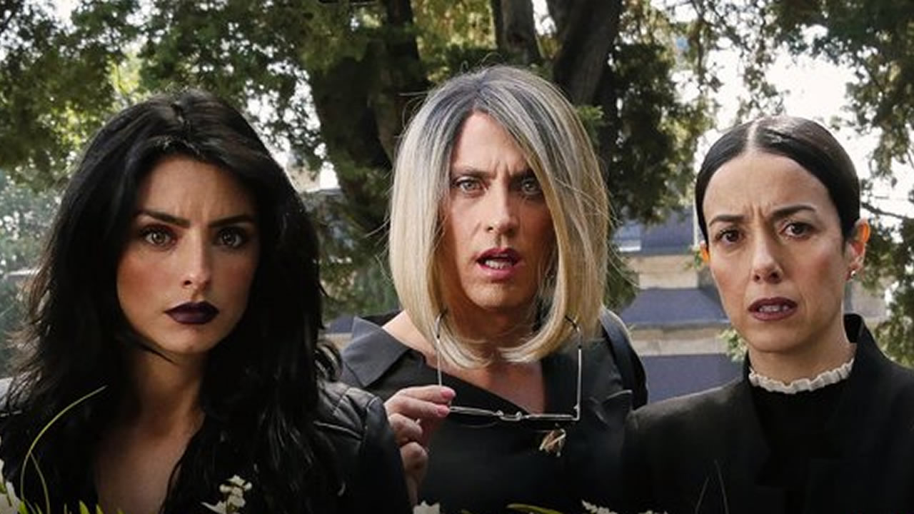 «La casa de las flores» estrena por sorpresa un nuevo capítulo el funeral de Virginia de la Mora