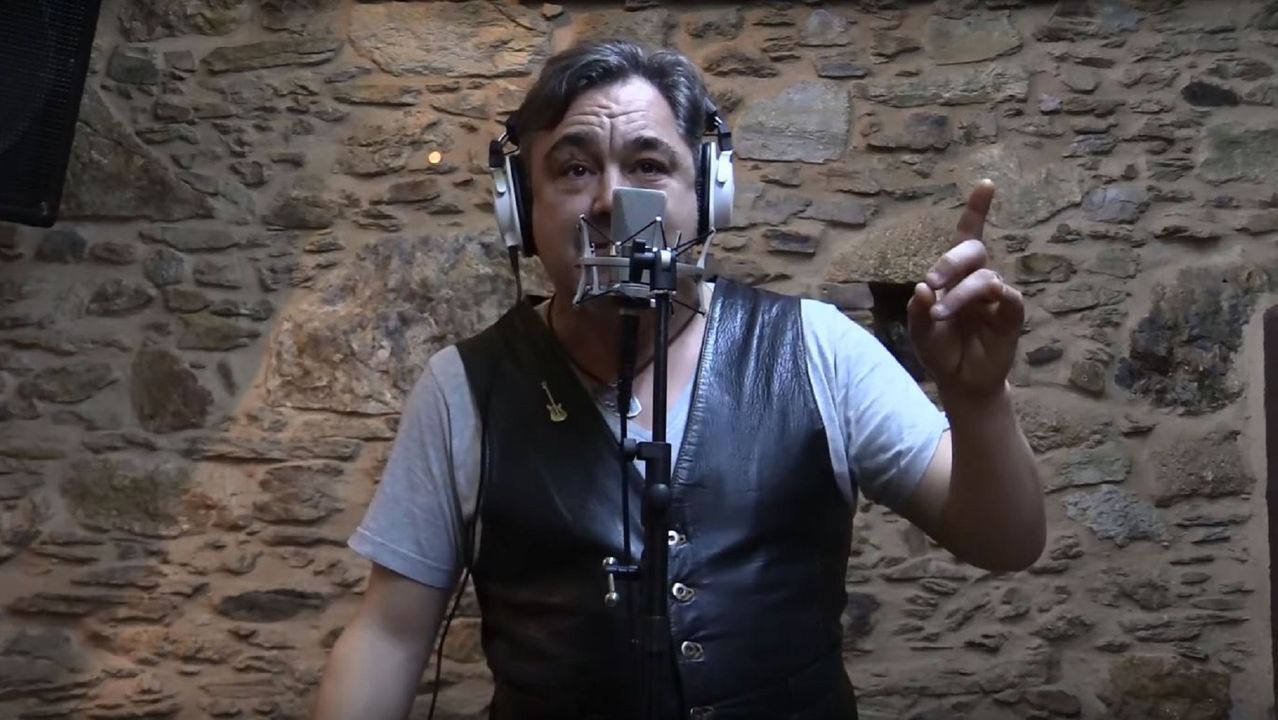 Andrés Balado, el «boss» de Cariño, graba nuevos temas Andrés Balado, el «boss» de Cariño, graba nuevos temas