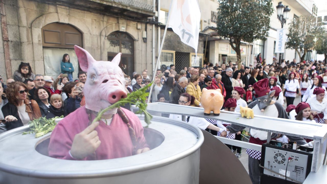 Multitud desfile Lalín