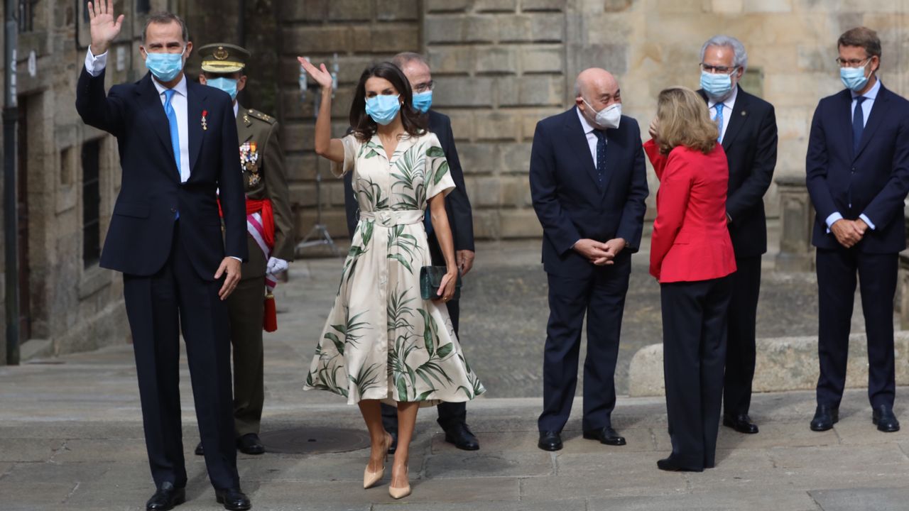 Londres En surco La reina elige un vestido de Pedro del Hierro para su visita a Galicia