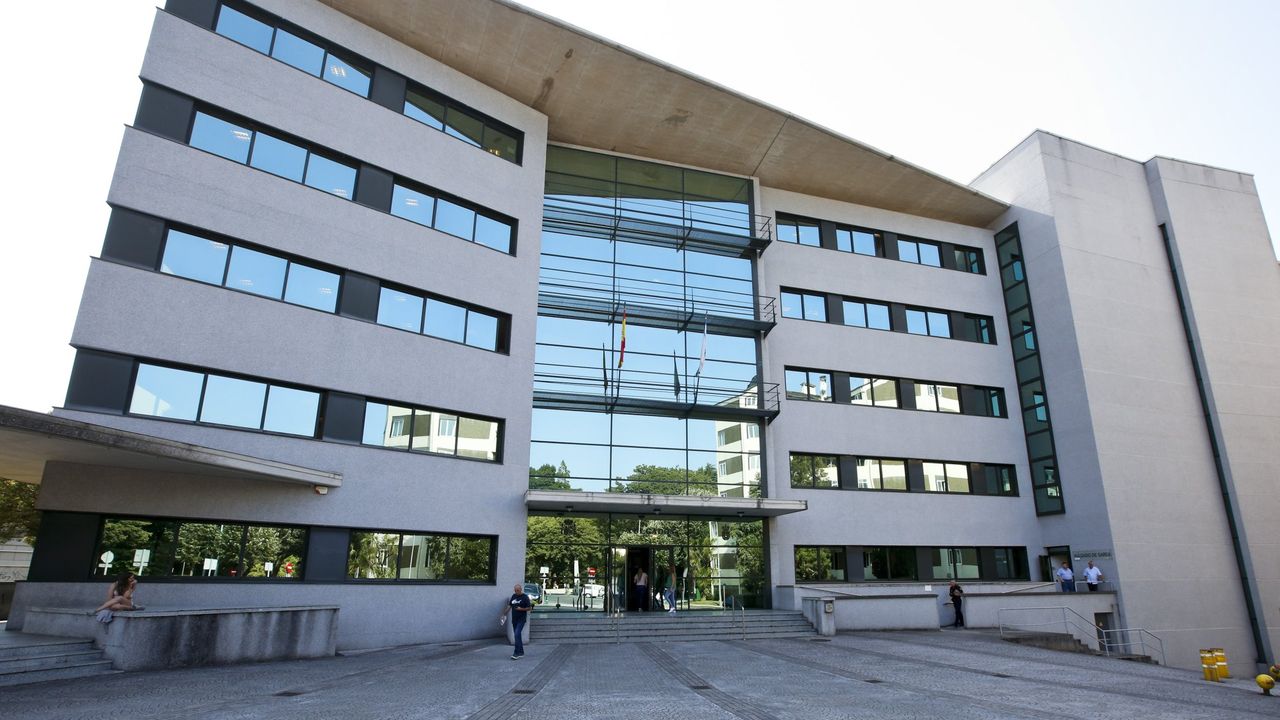 El fiscal pide año y medio de cárcel para un hombre por trapichear con droga en Viveiro - Vimarsana News