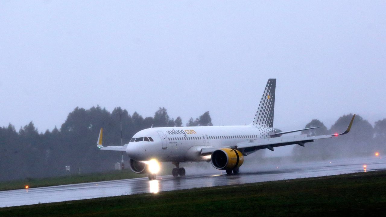 Vueling pone a la venta los vuelos directos de A Coruña a Londres y París a  partir del 1 de abril
