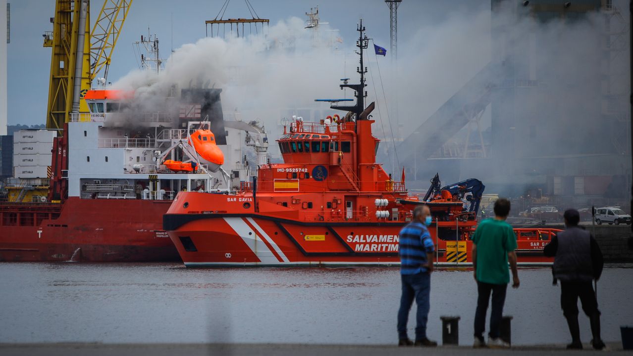 Alarma en A Coruña por un incendio en un buque mercante en el puerto ...