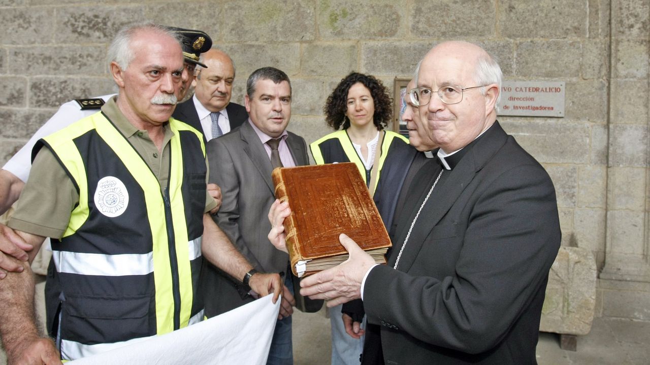 La importancia de haber recuperado el Códice: el libro es la esencia del Camino de Santiago - Vimarsana News