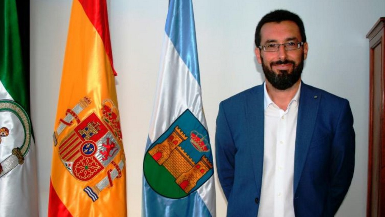 José Juan Franco, alcalde de La Línea: «No estamos planteando una declaración de independencia» - Vimarsana News