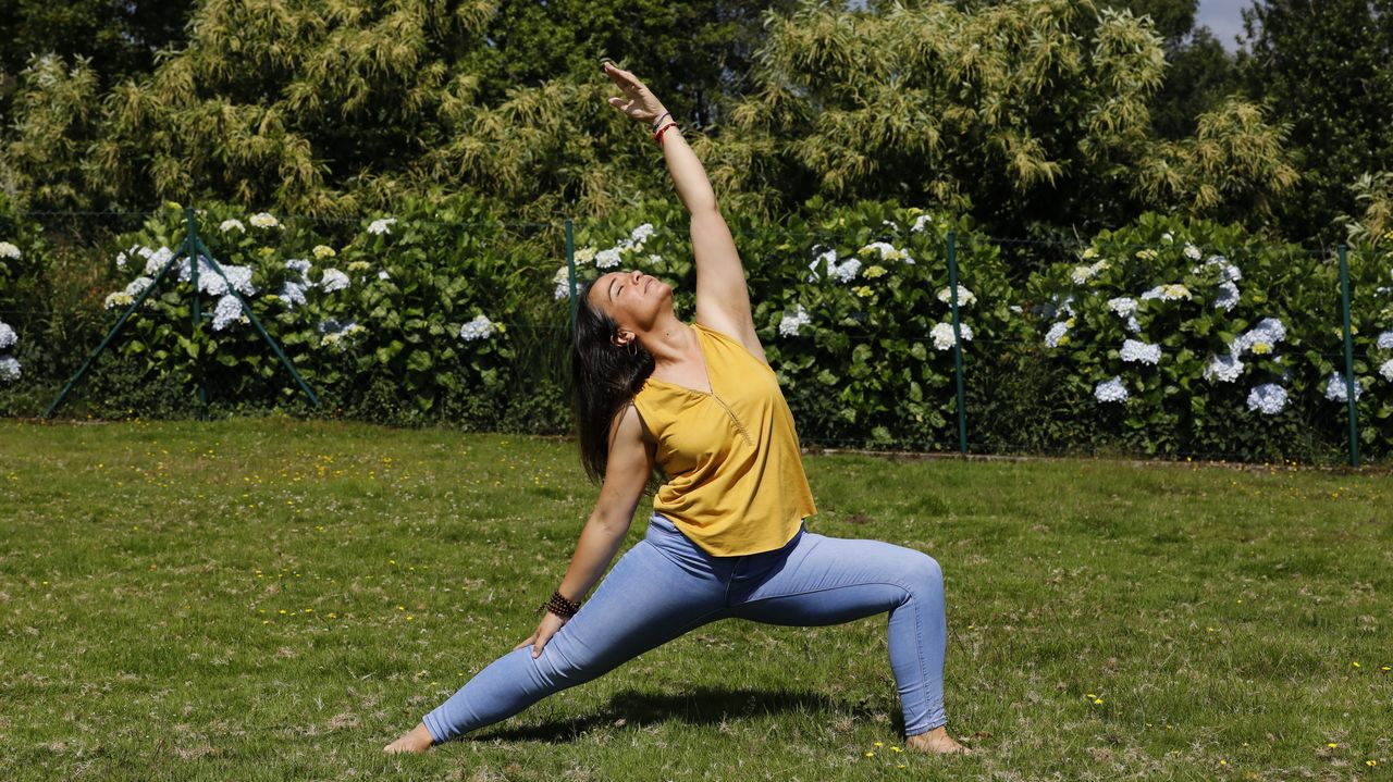 Las nuevas tendencias del yoga llegan a A Mariña: asanas con gastronomía - Vimarsana News
