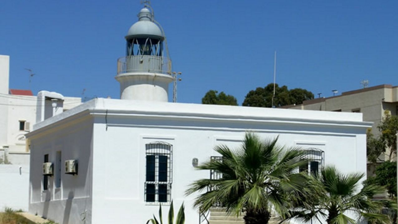 El faro de Garrucha «apaga su