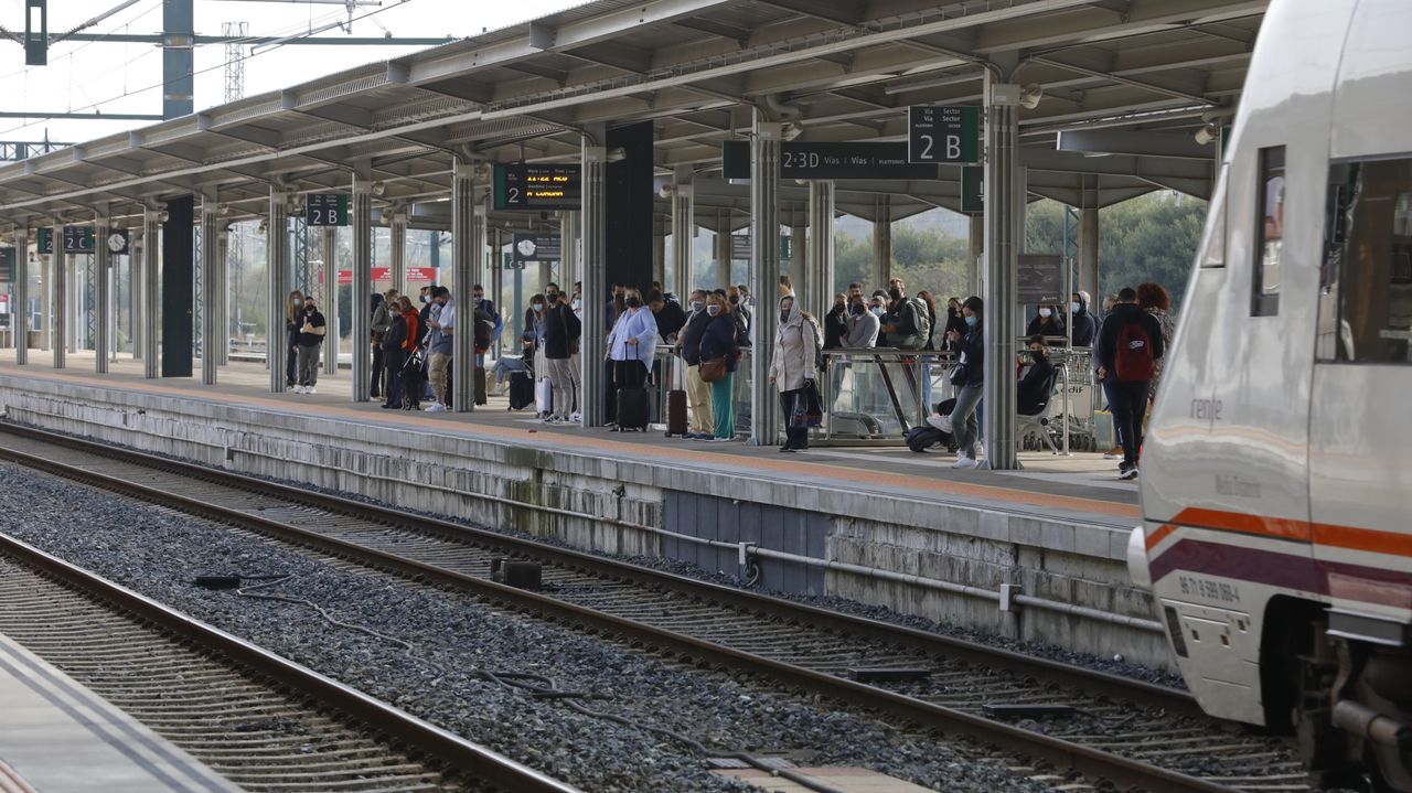 Renfe potencia el AVE de Santiago a Madrid con 14.350 plazas más al mes