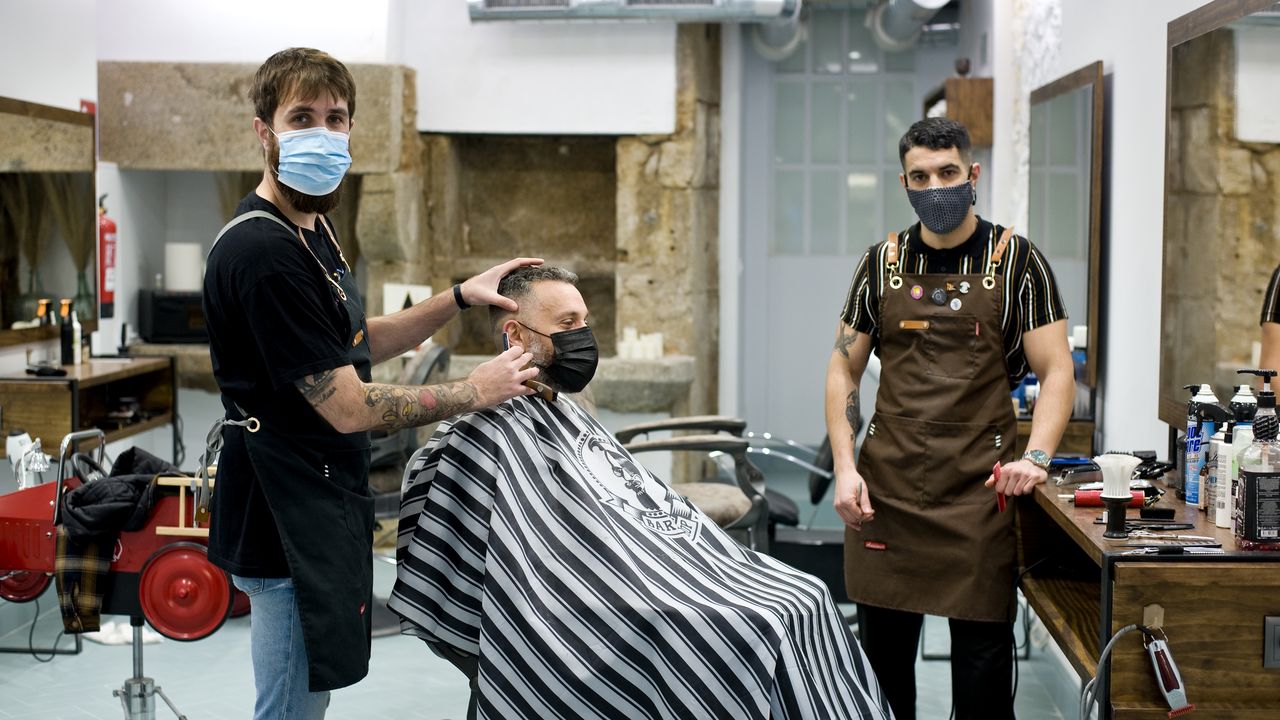 Brushing Barber Shop, una barbería de barrio renovada en Riego de Agua