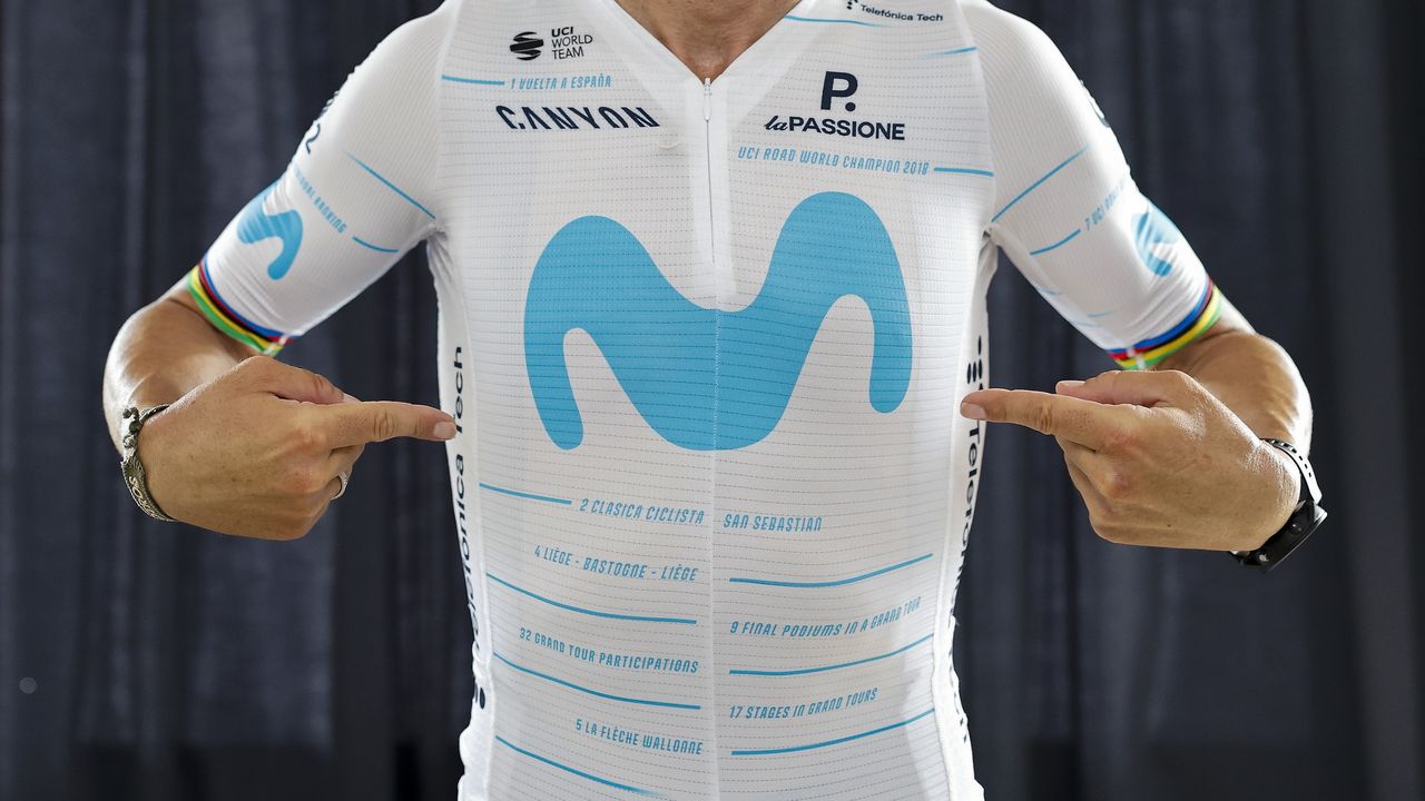 Donación Ejemplo Chelín Movistar Team dedica su maillot de La Vuelta 22 a Alejandro Valverde