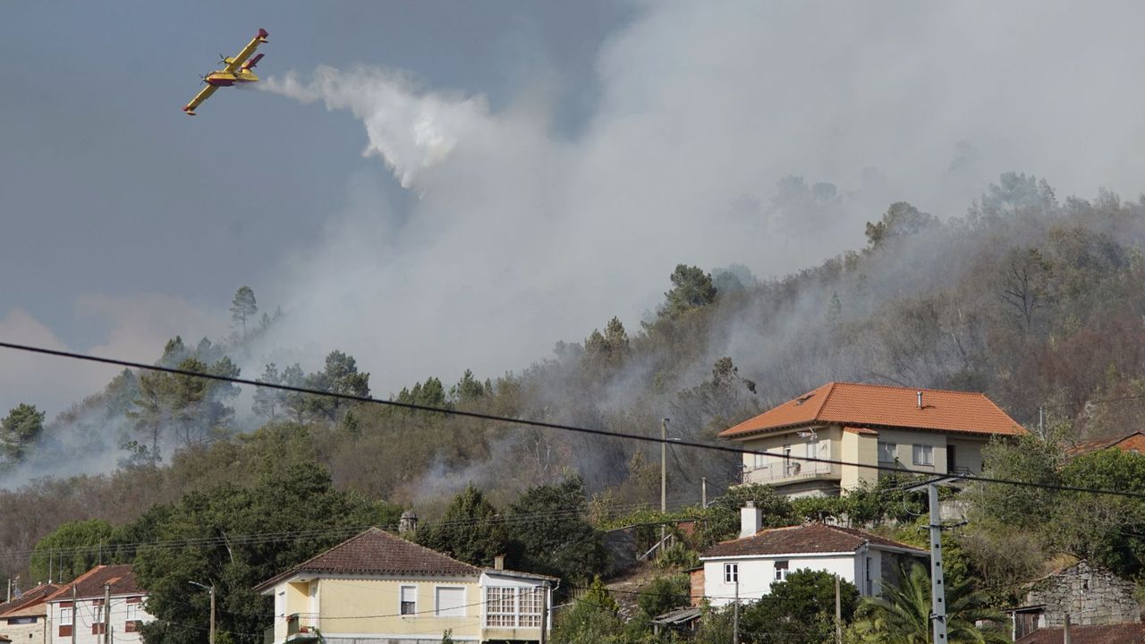 Incêndios em Cenlle e Ombra colocam moradores em alerta novamente