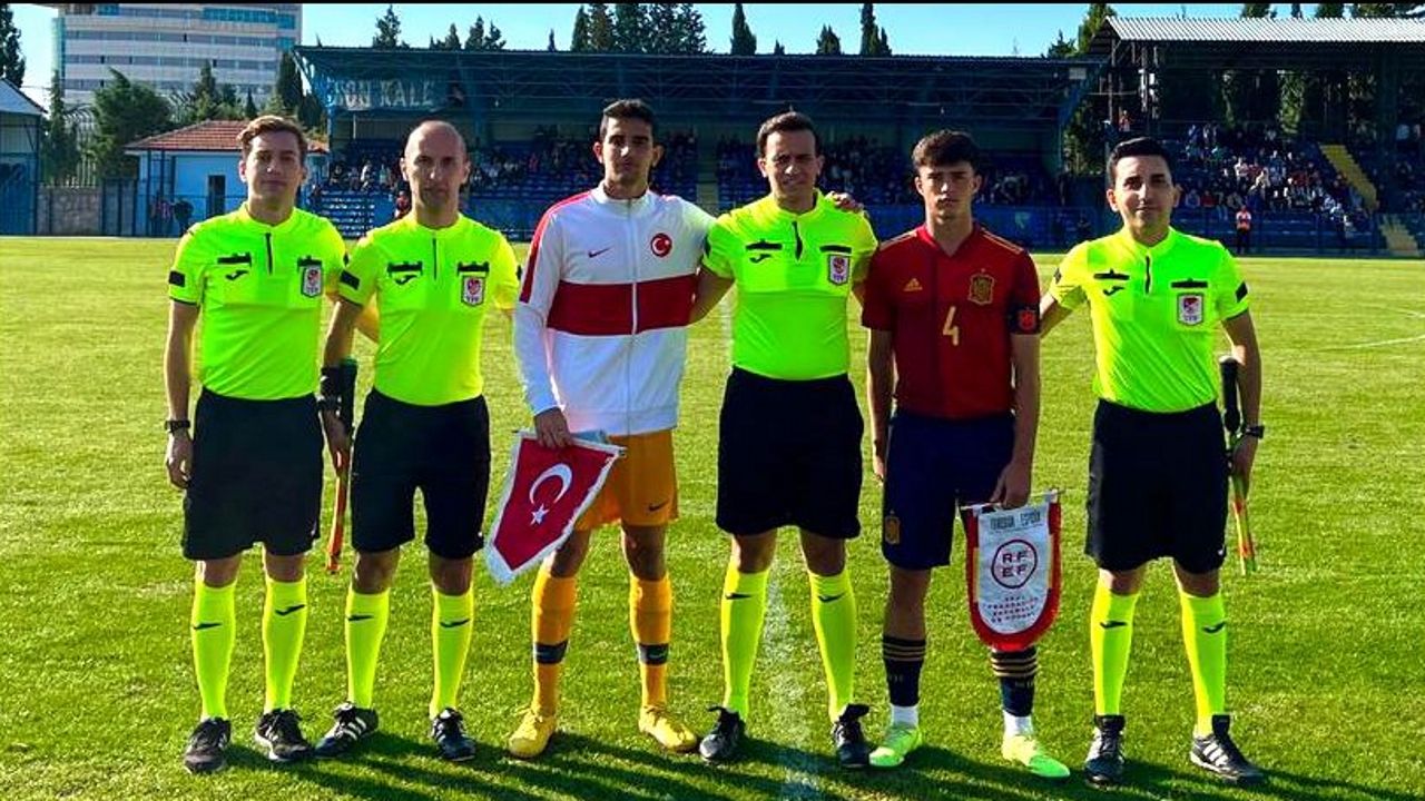 Os jovens do Deportivo David Mella marca na vitória da Espanha na Turquia