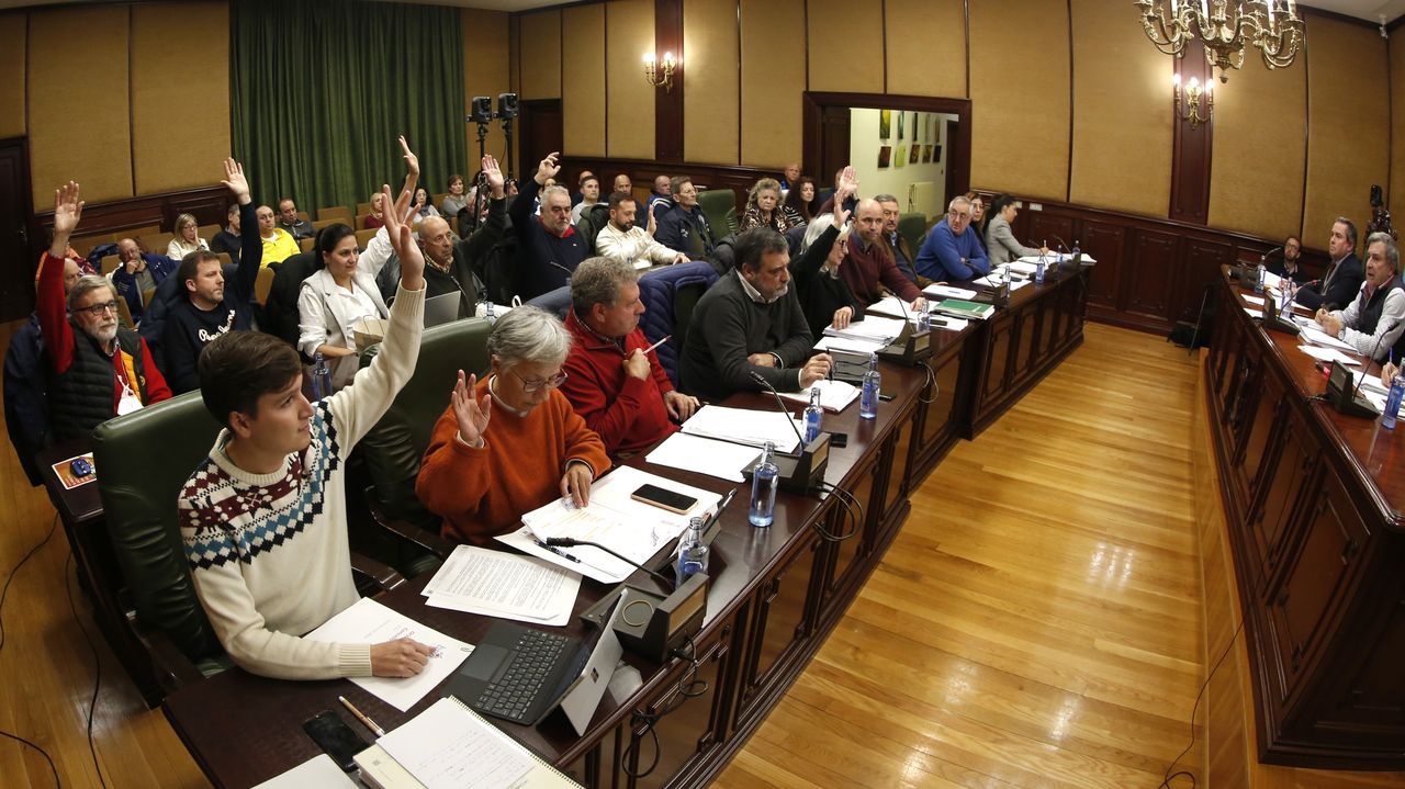 La dirección del PSOE obliga a los concejales de Ribeira a votar en contra de los presupuestos