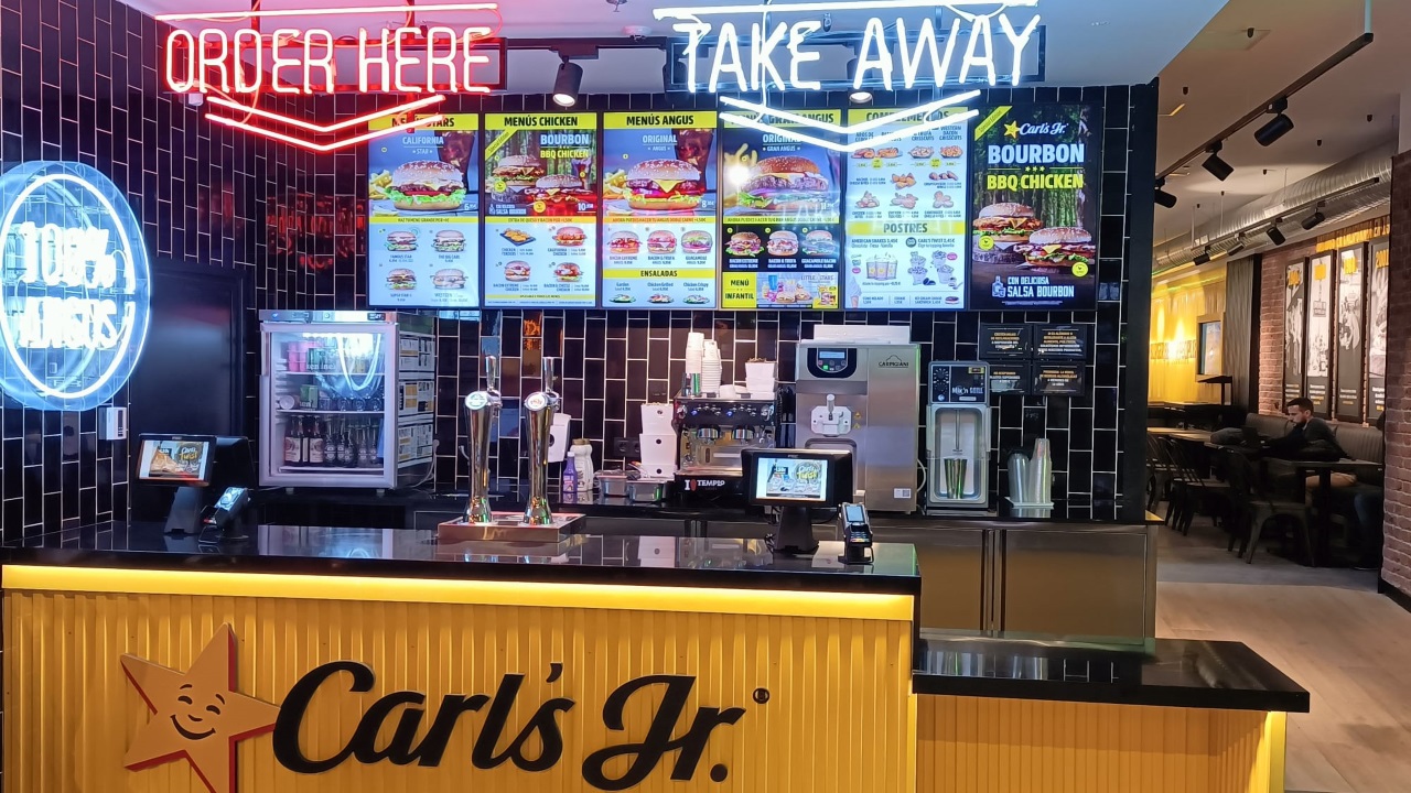 Carl's Jr. abre en Marineda City su primer restaurante en Galicia