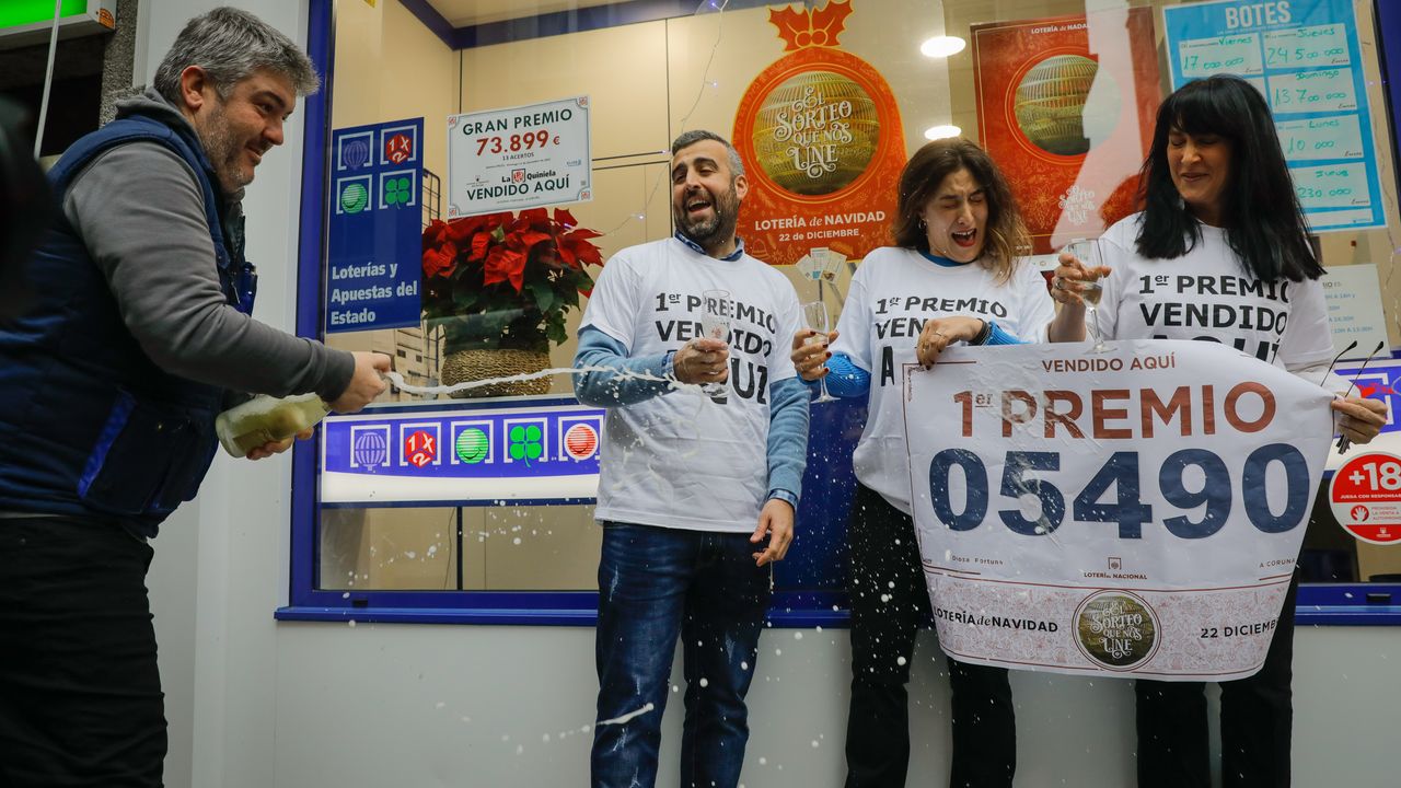 En imágenes | El gordo, el 05490, deja más de 360 millones en Galicia ...