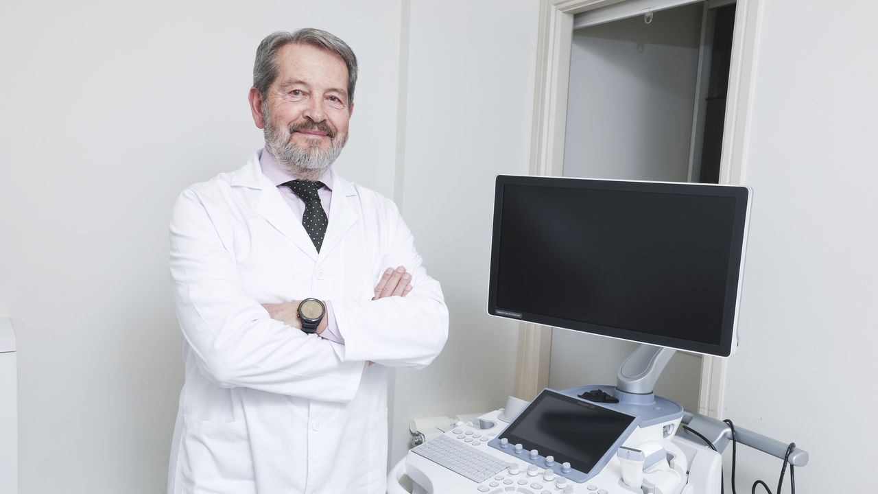 José Manuel Díaz García, el ginecólogo de Carballo que ha tratado a 23.