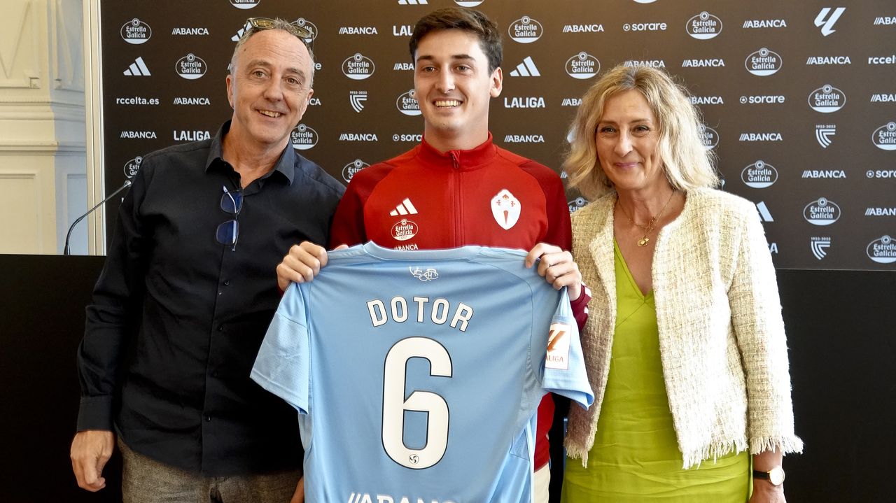 La presentación de Carlos Dotor como jugador del Celta, en imágenes