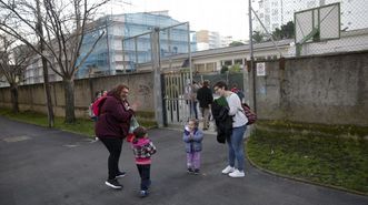 Alumnos del colegio Ram&oacute;n de la Sagra de A Coru&ntilde;a vuelven al colegio despu&eacute;s de las obras de la cubierta