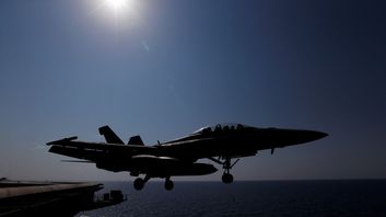 Aviones estadounidenses parten del «ISS Dwight D. Eisenhower» hacia Mosul