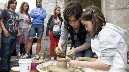 Somos de la Tierra. La conmemoración del día 22 también nos recuerda que los humanos cacharros somos que fácilmente nos rompemos